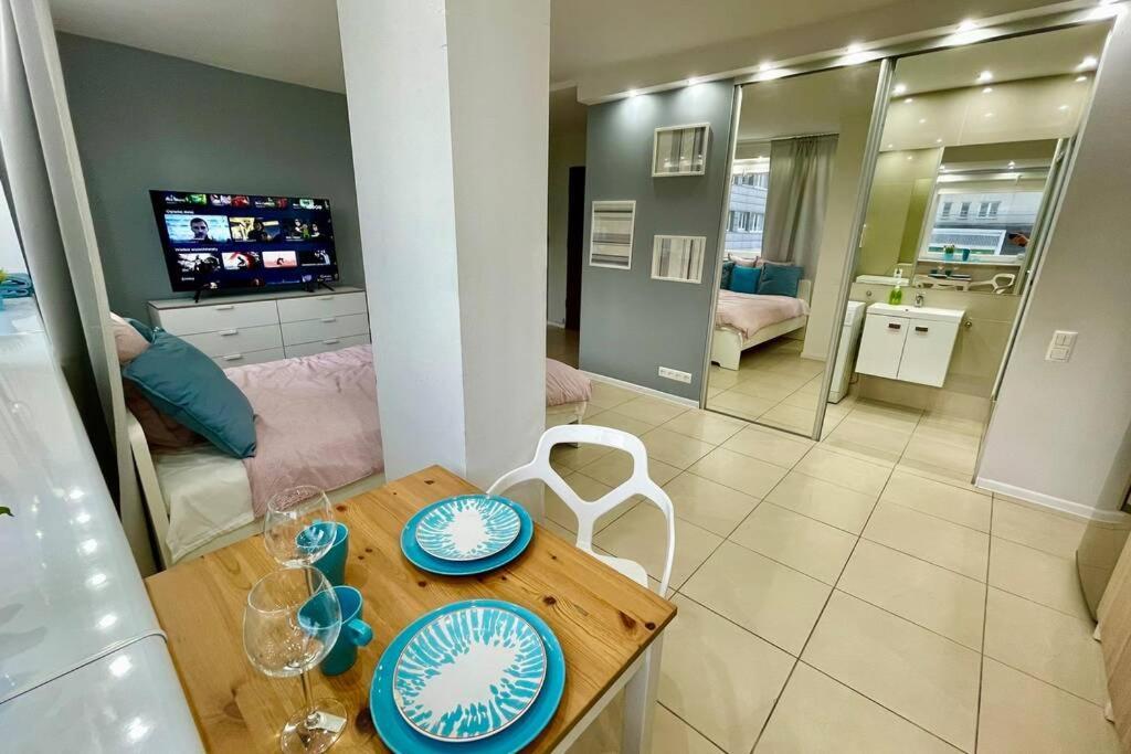 Gold 3 Metro X2 Wifi 300 Mbs 60'Tv Netflix Hbo Appletv+ Apartment Warsawa Bagian luar foto