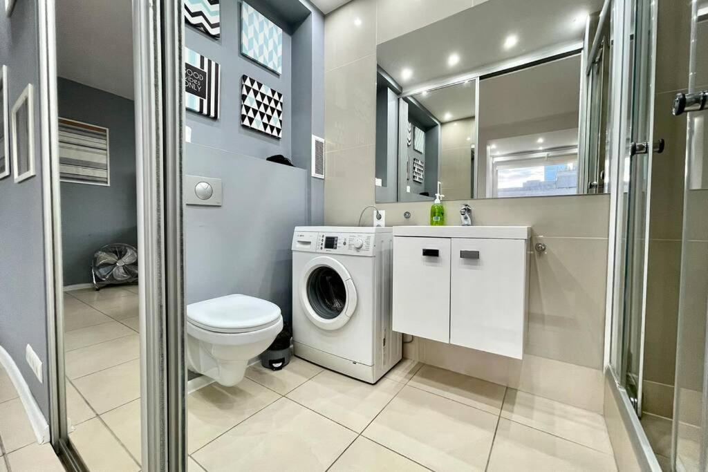 Gold 3 Metro X2 Wifi 300 Mbs 60'Tv Netflix Hbo Appletv+ Apartment Warsawa Bagian luar foto